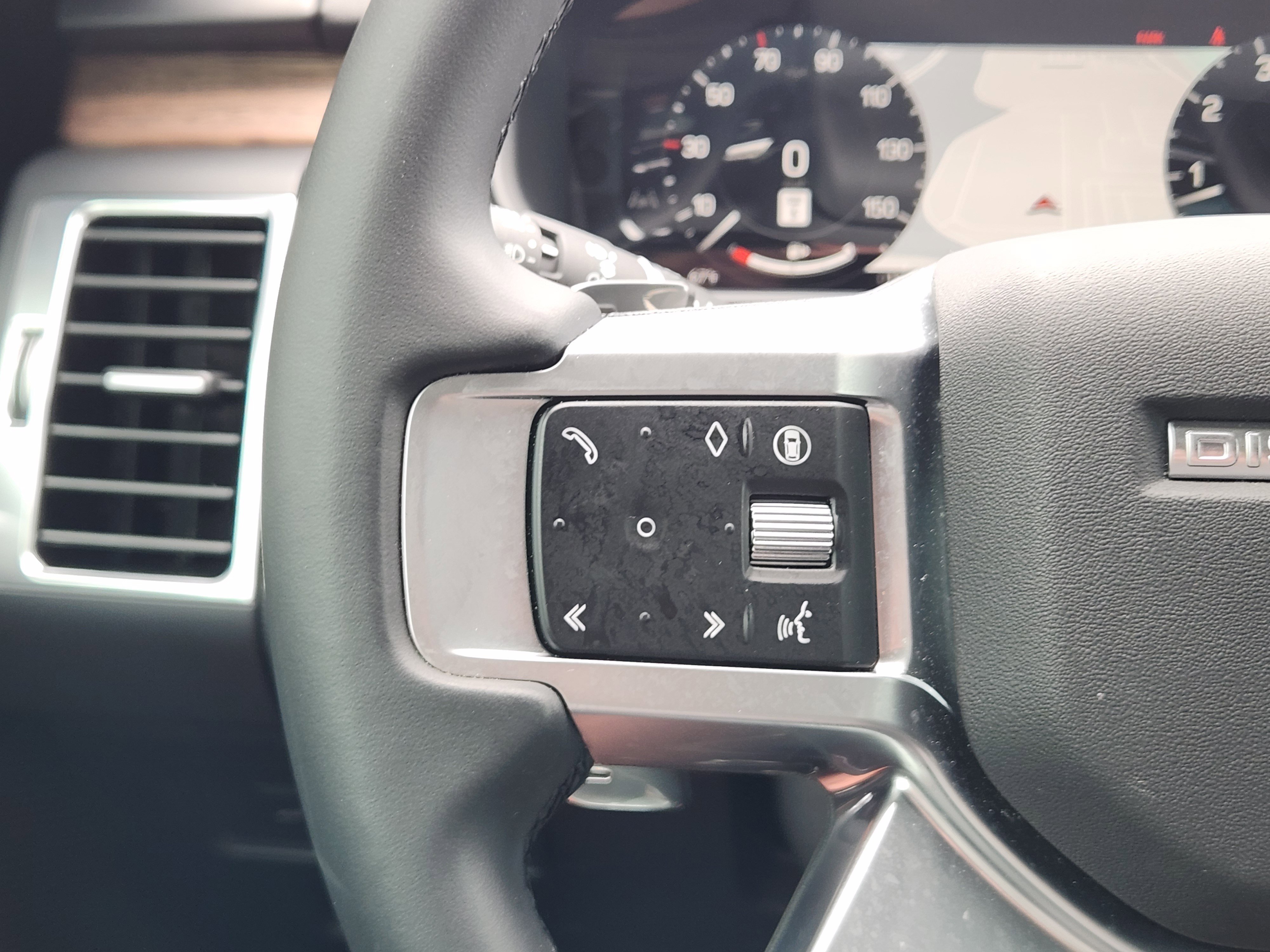 Certified 2025 Land Rover Discovery Dynamic SE AWD/4WD image 25
