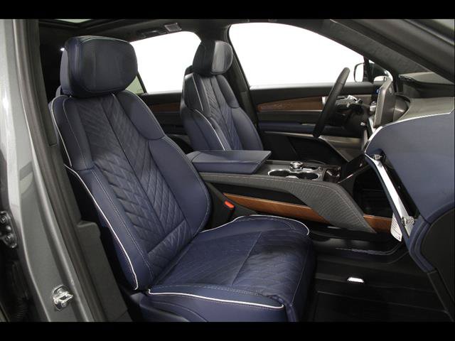 New 2026 Cadillac Vistiq Premium Luxury w/ LPO, Floor Liner Package AWD/4WD image 17