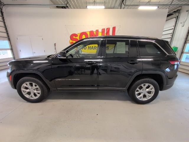 Used 2023 Jeep Grand Cherokee Limited AWD/4WD image 2