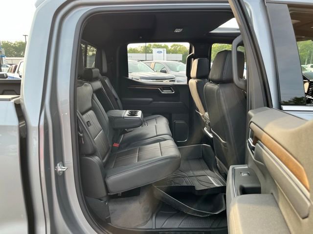 Used 2025 Chevrolet Silverado 1500 High Country w/ High Country Premium Package AWD/4WD image 25