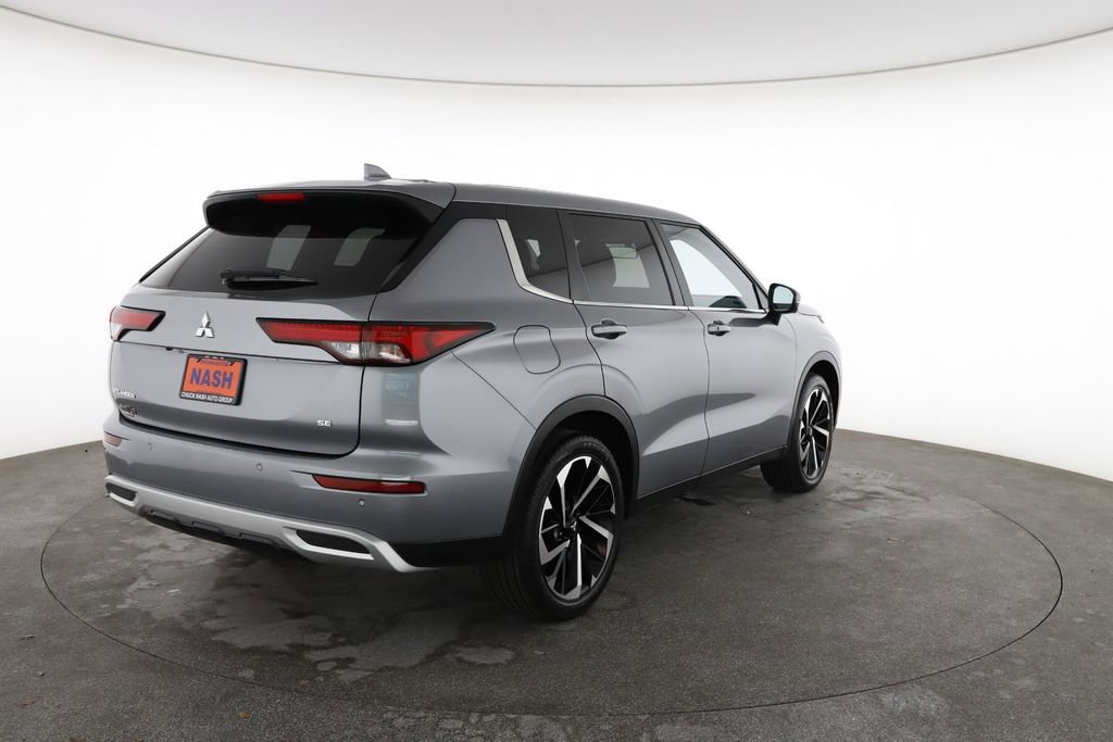 Used 2024 Mitsubishi Outlander SE image 12
