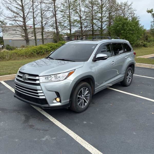 Used 2018 Toyota Highlander XLE image 4