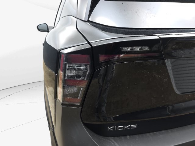 New 2027 Nissan Kicks SR w/ SR Premium Package FWD image 37