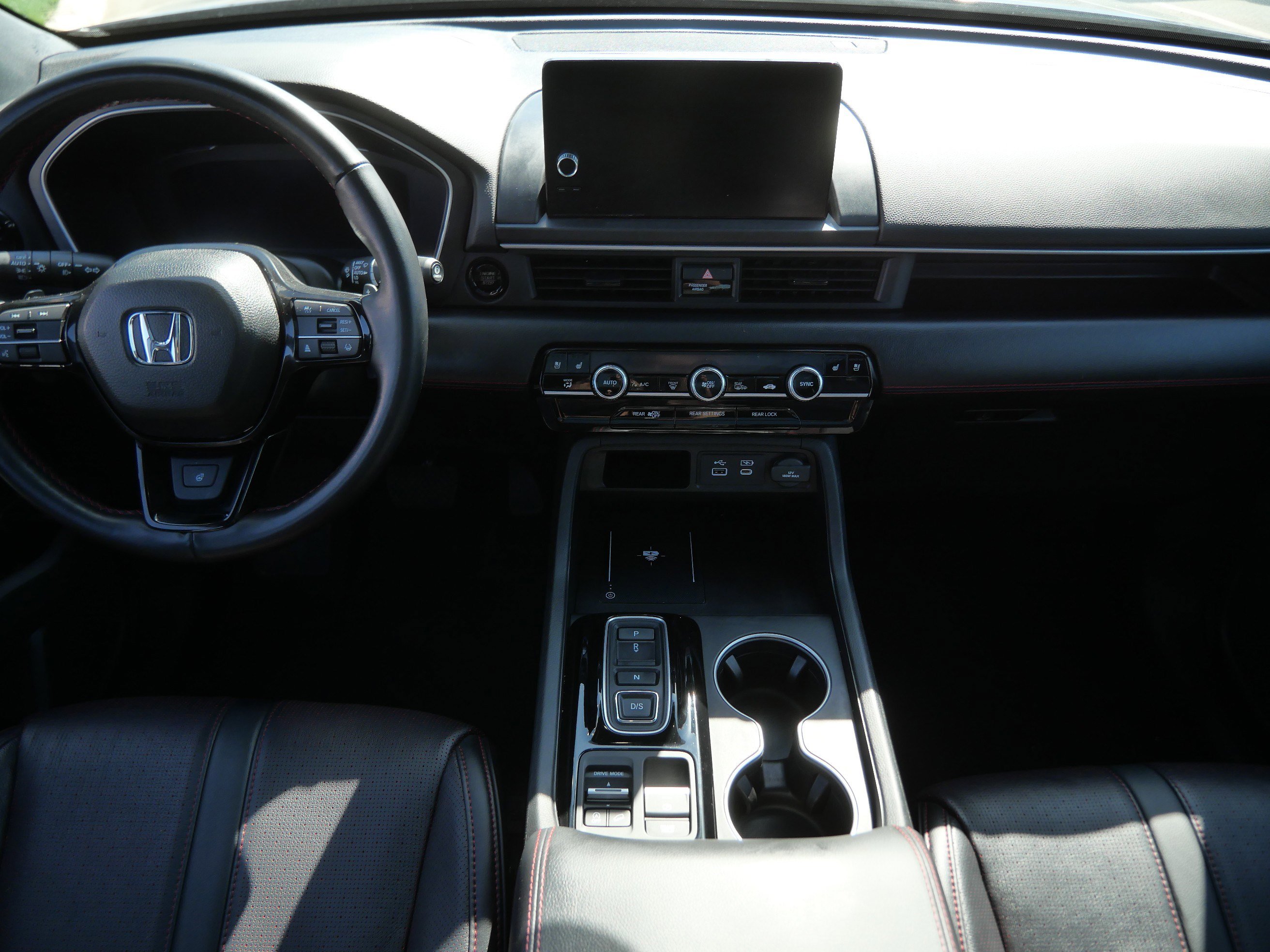 Used 2025 Honda Pilot Black Edition image 10