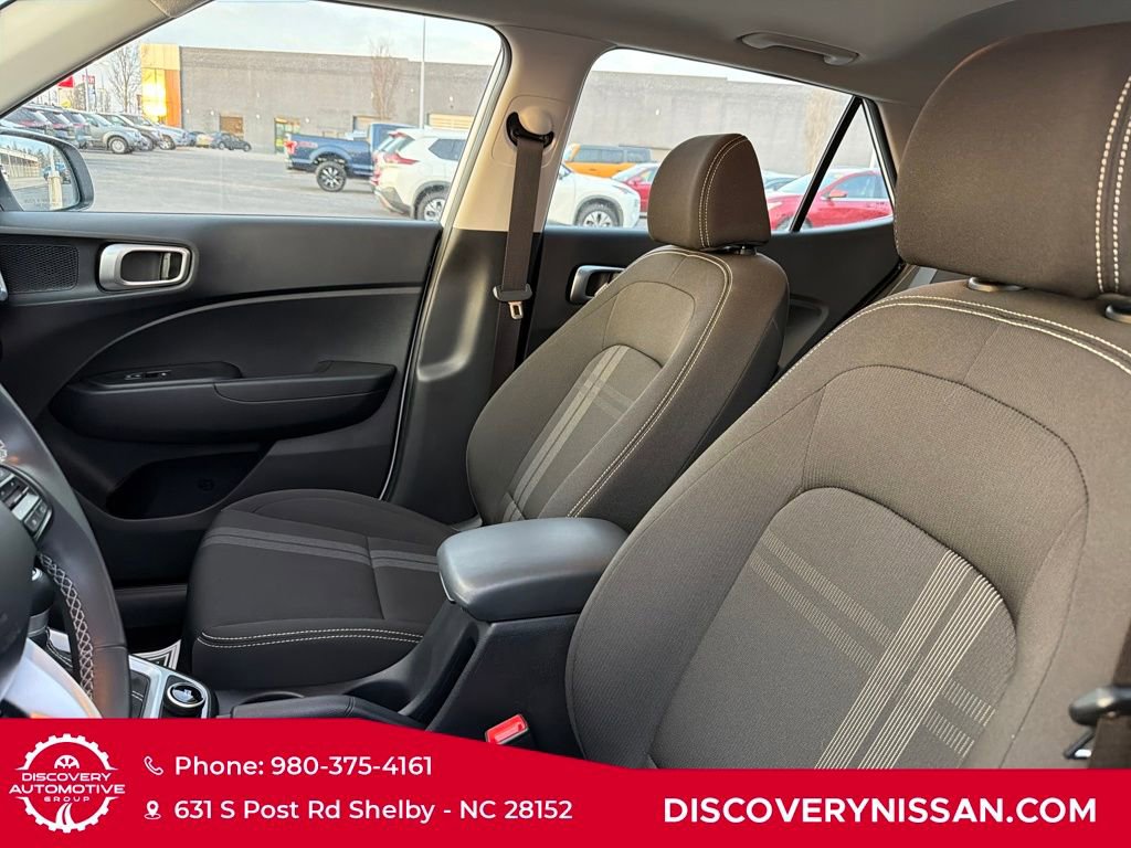 Used 2023 Hyundai Venue SEL image 14