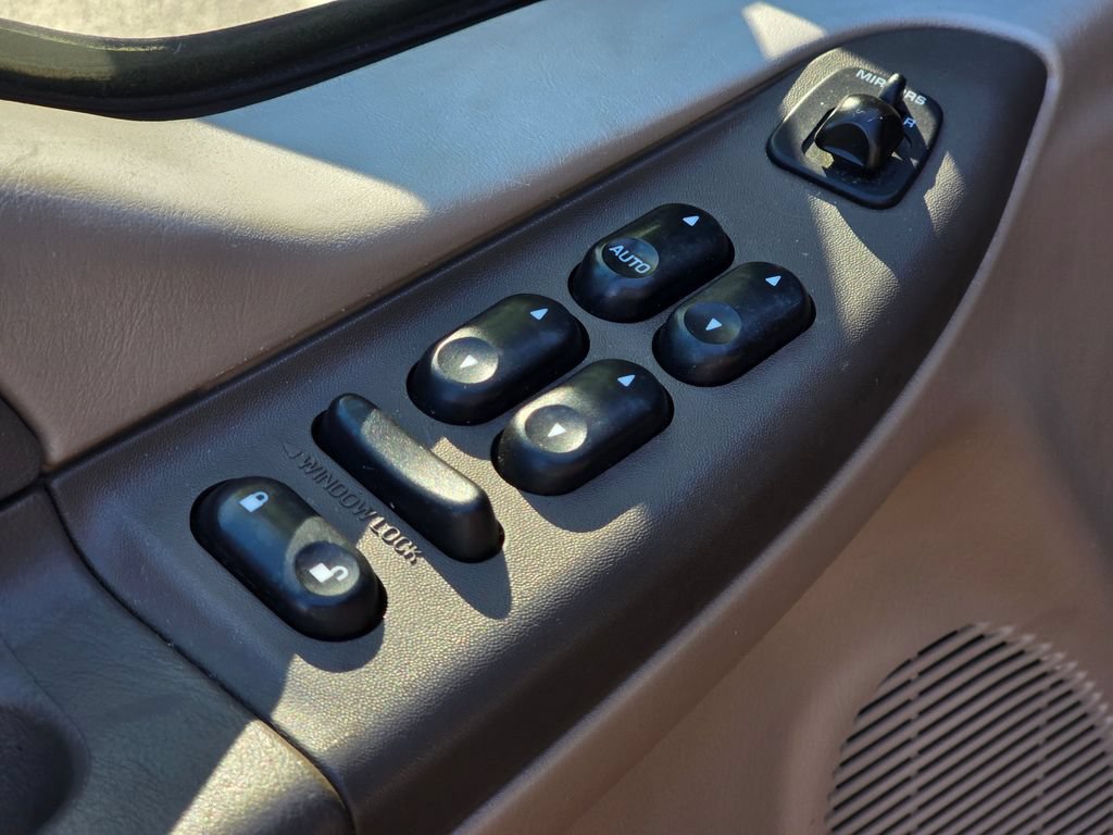 Used 2004 Ford Excursion XLT AWD/4WD image 28
