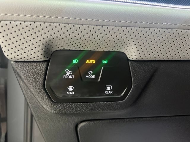 Used 2024 Volkswagen Atlas Peak Edition SE AWD/4WD image 21