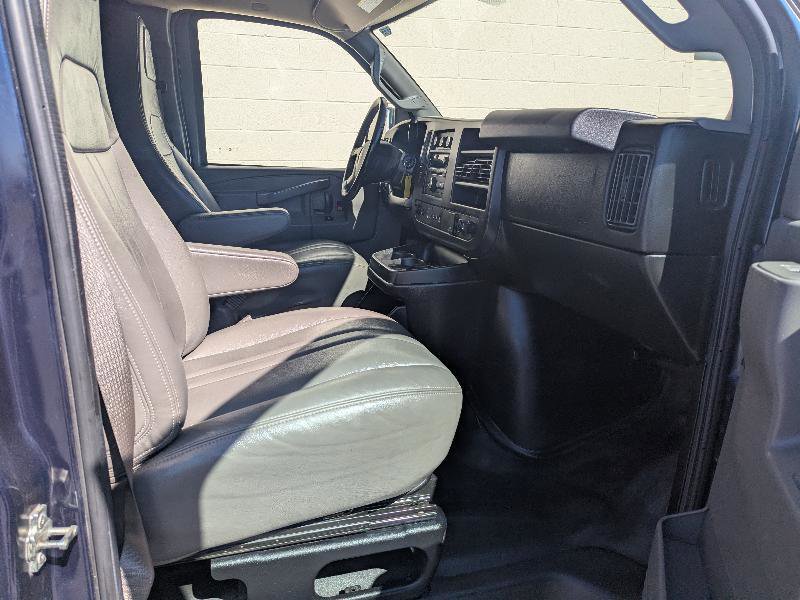 Used 2017 GMC Savana 2500 RWD image 16