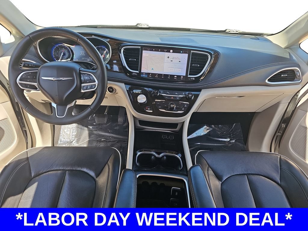Used 2023 Chrysler Pacifica Limited FWD image 9