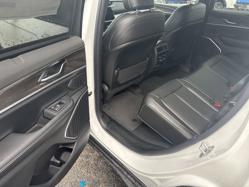 New 2025 Jeep Grand Cherokee Limited w/ Luxury Tech Group II image 14