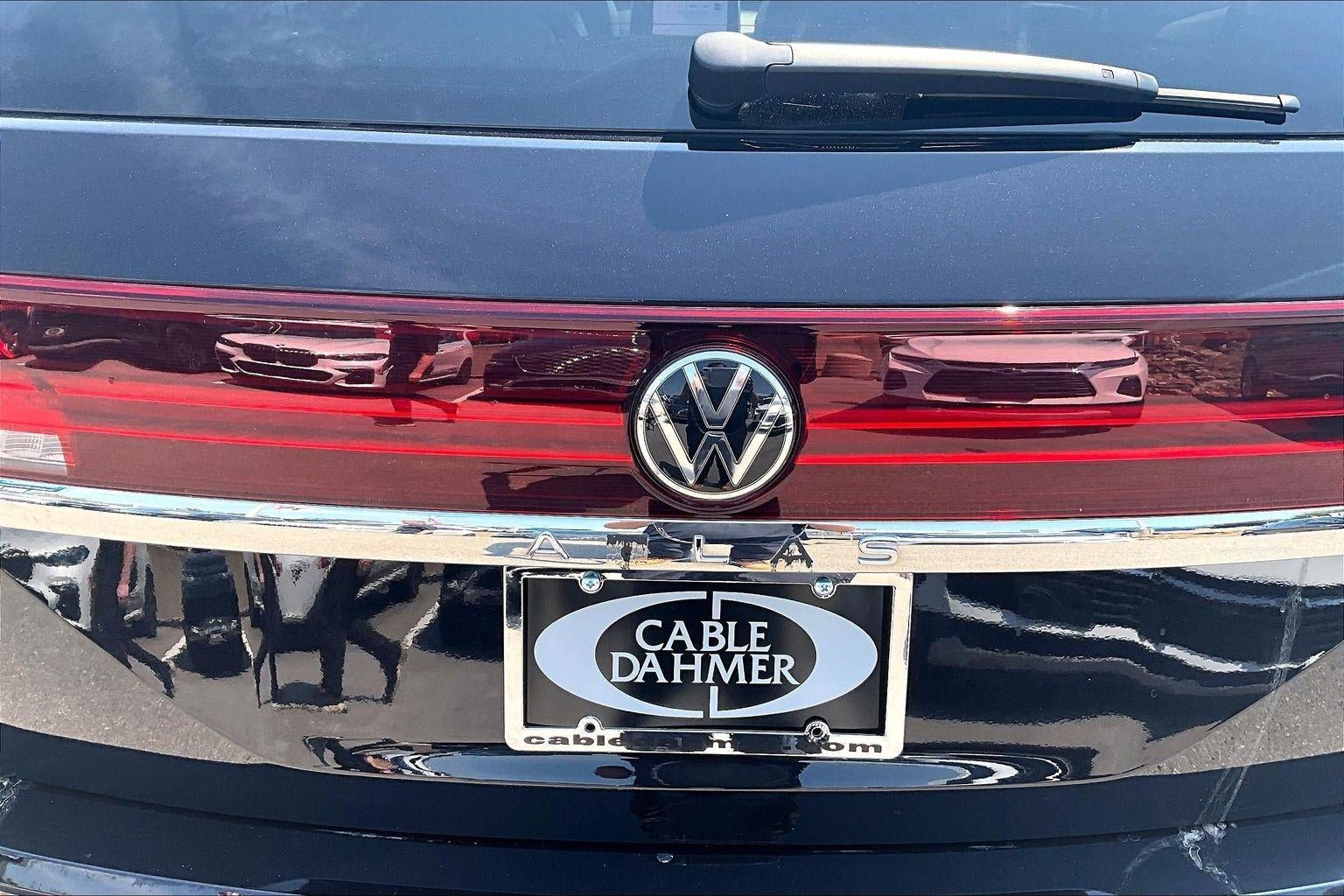 Used 2024 Volkswagen Atlas SE AWD/4WD image 23