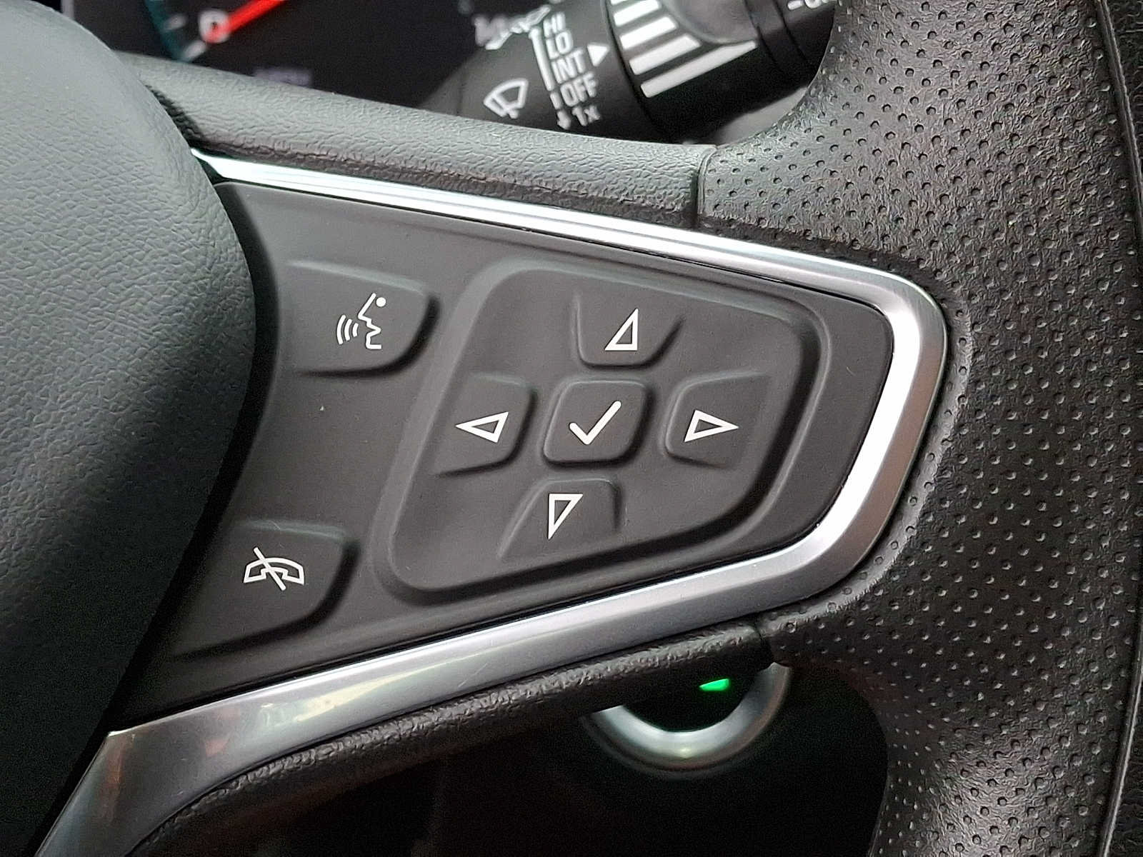 Used 2023 Chevrolet Equinox LS AWD/4WD image 18