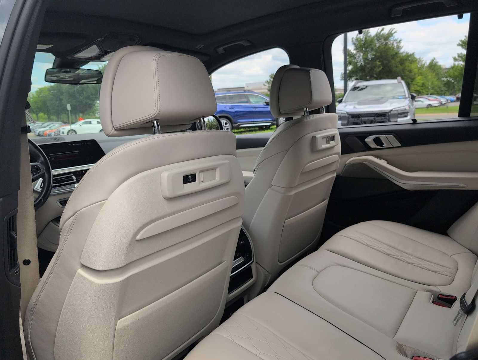 Used 2019 BMW X5 xDrive50i w/ M Sport Package AWD/4WD image 18