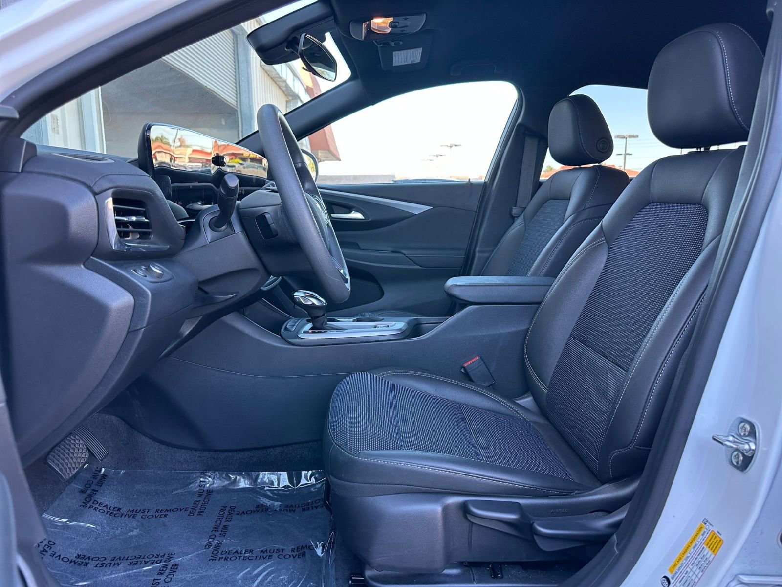 Used 2025 Buick Envista Preferred image 23