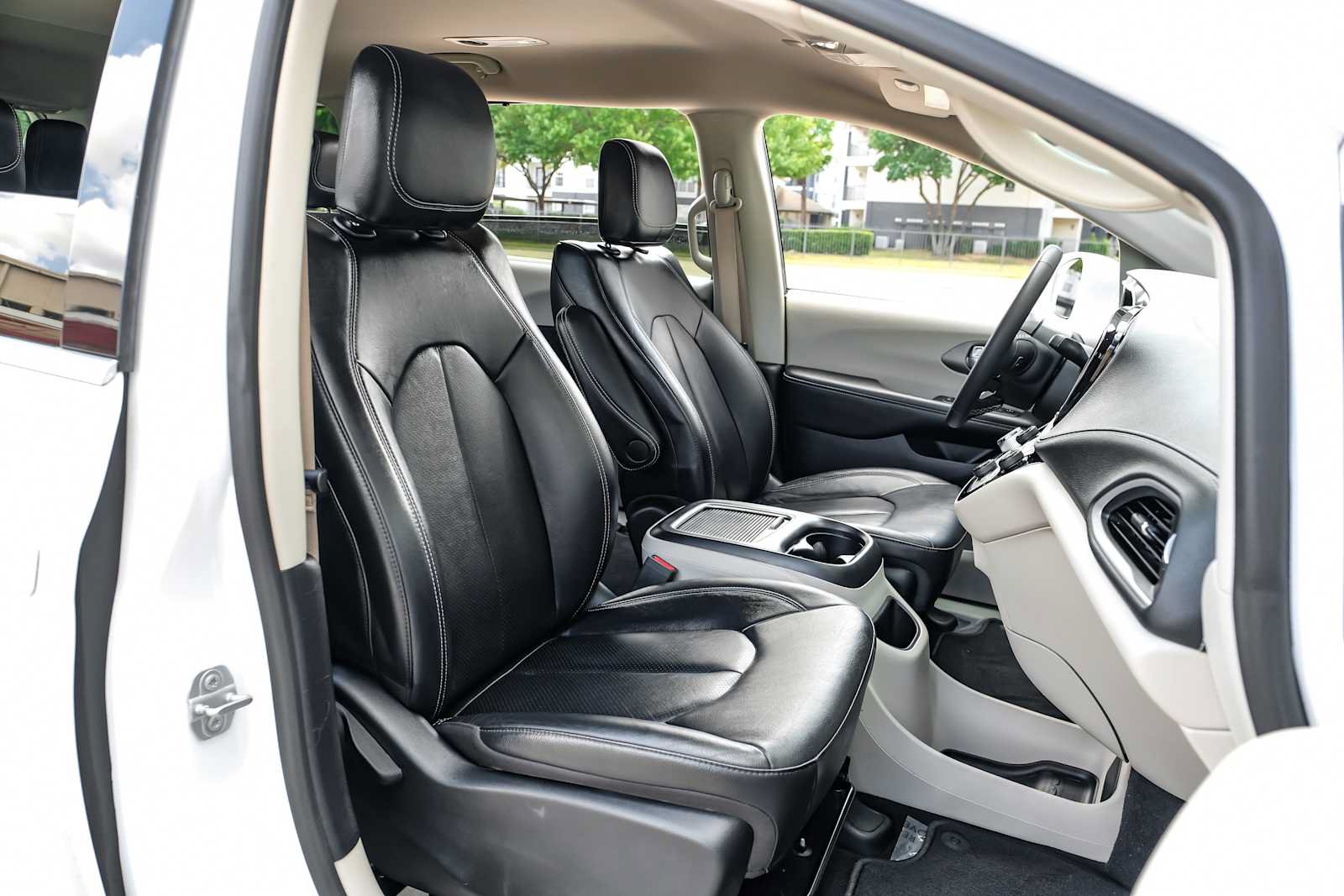 Used 2022 Chrysler Pacifica Touring-L AWD/4WD image 36
