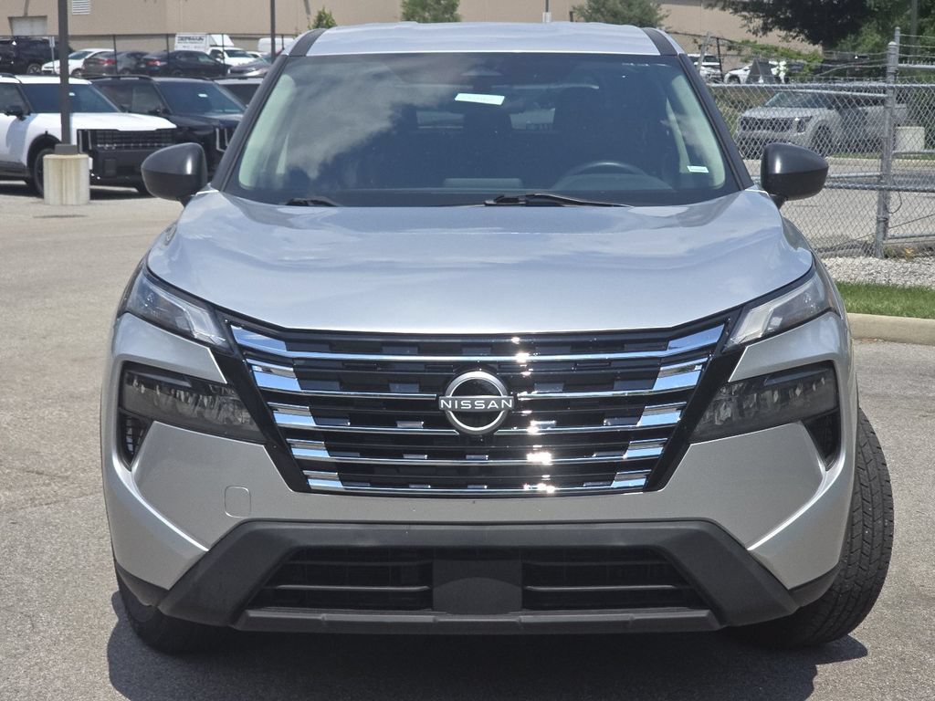 Used 2024 Nissan Rogue S AWD/4WD image 9