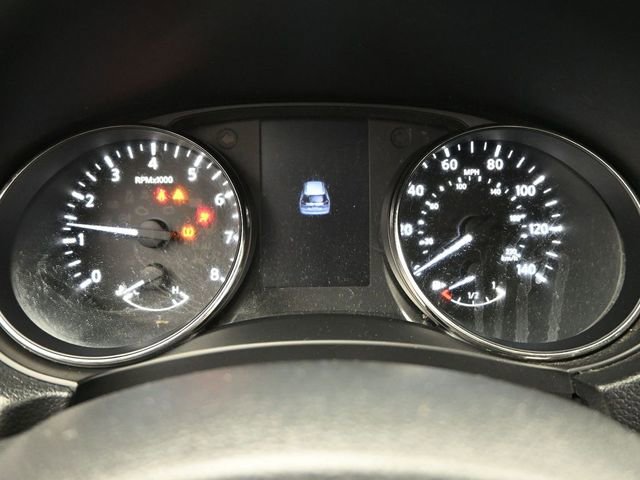 Used 2018 Nissan Rogue SV image 11