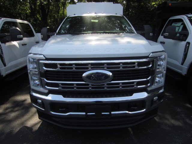 New 2025 Ford F350 XL w/ XL Chrome Package image 2
