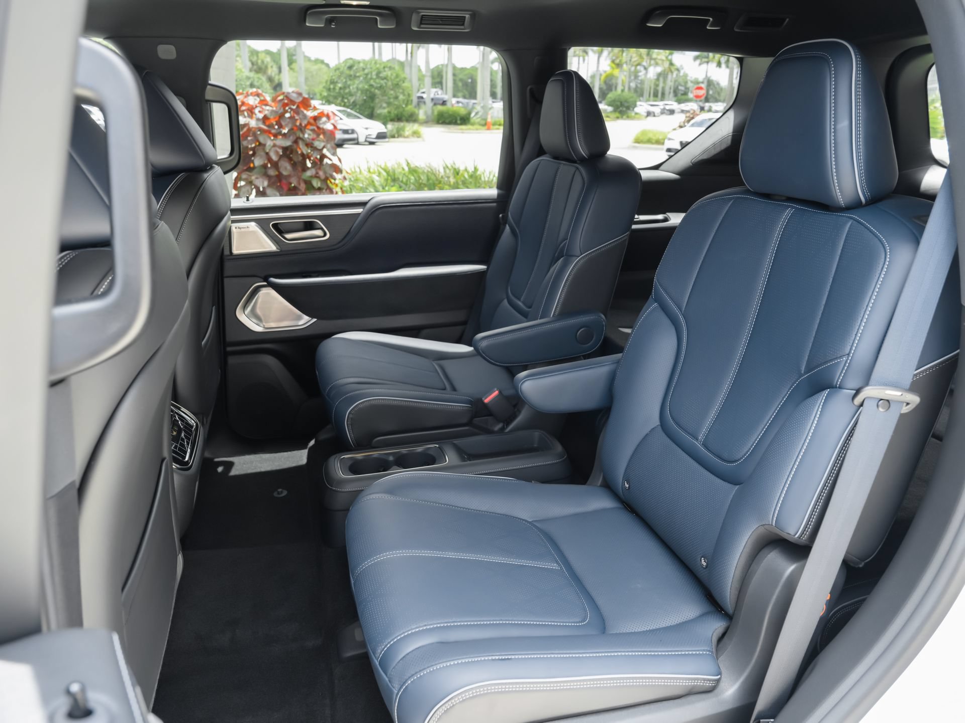 Certified 2026 INFINITI QX80 4WD w/ Sport Exterior Package image 33