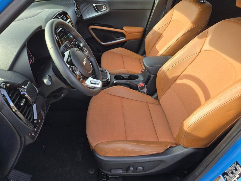 Certified 2025 Kia Soul EX FWD image 11