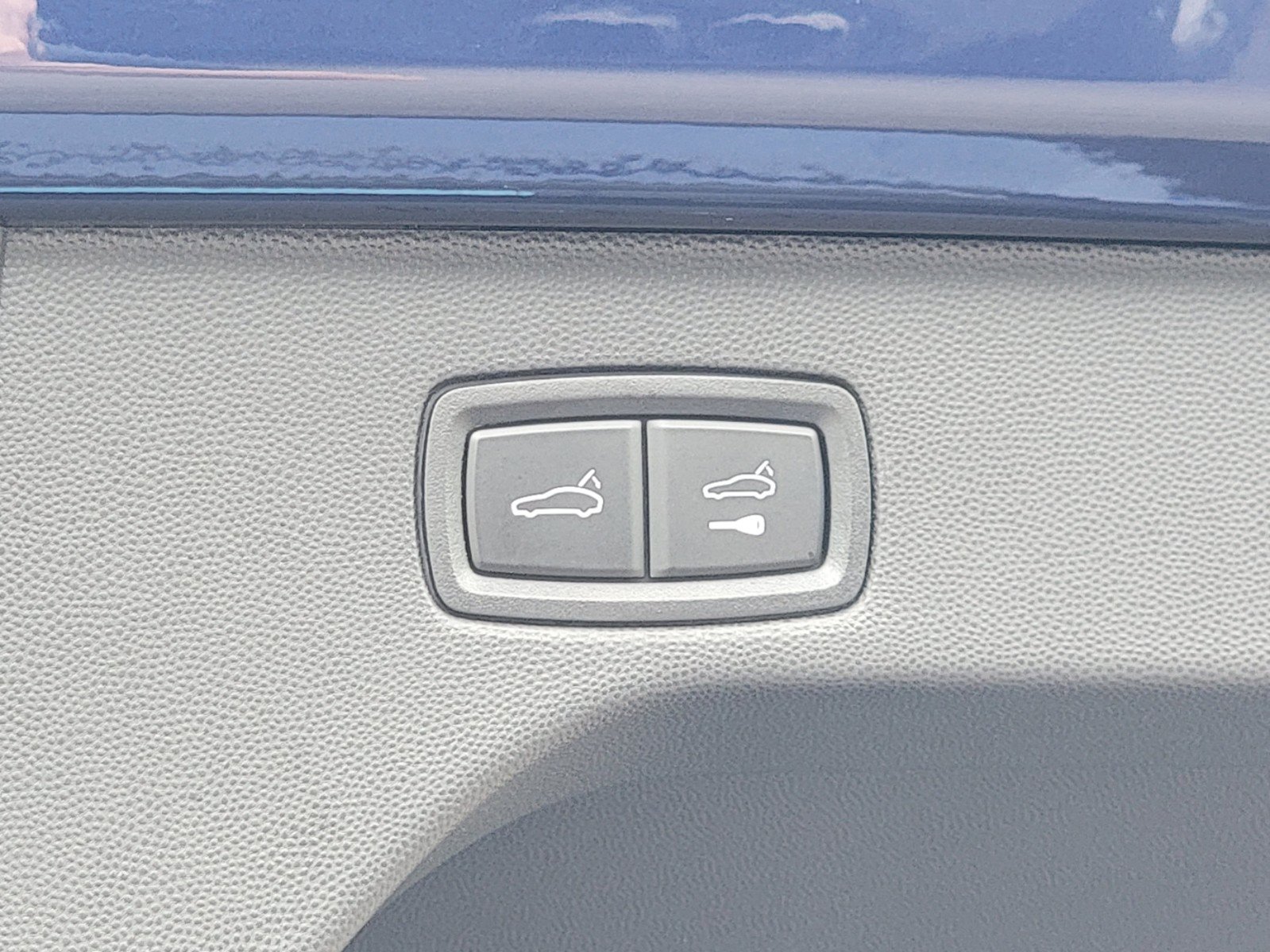 Used 2024 Porsche Macan 4 Electric image 28