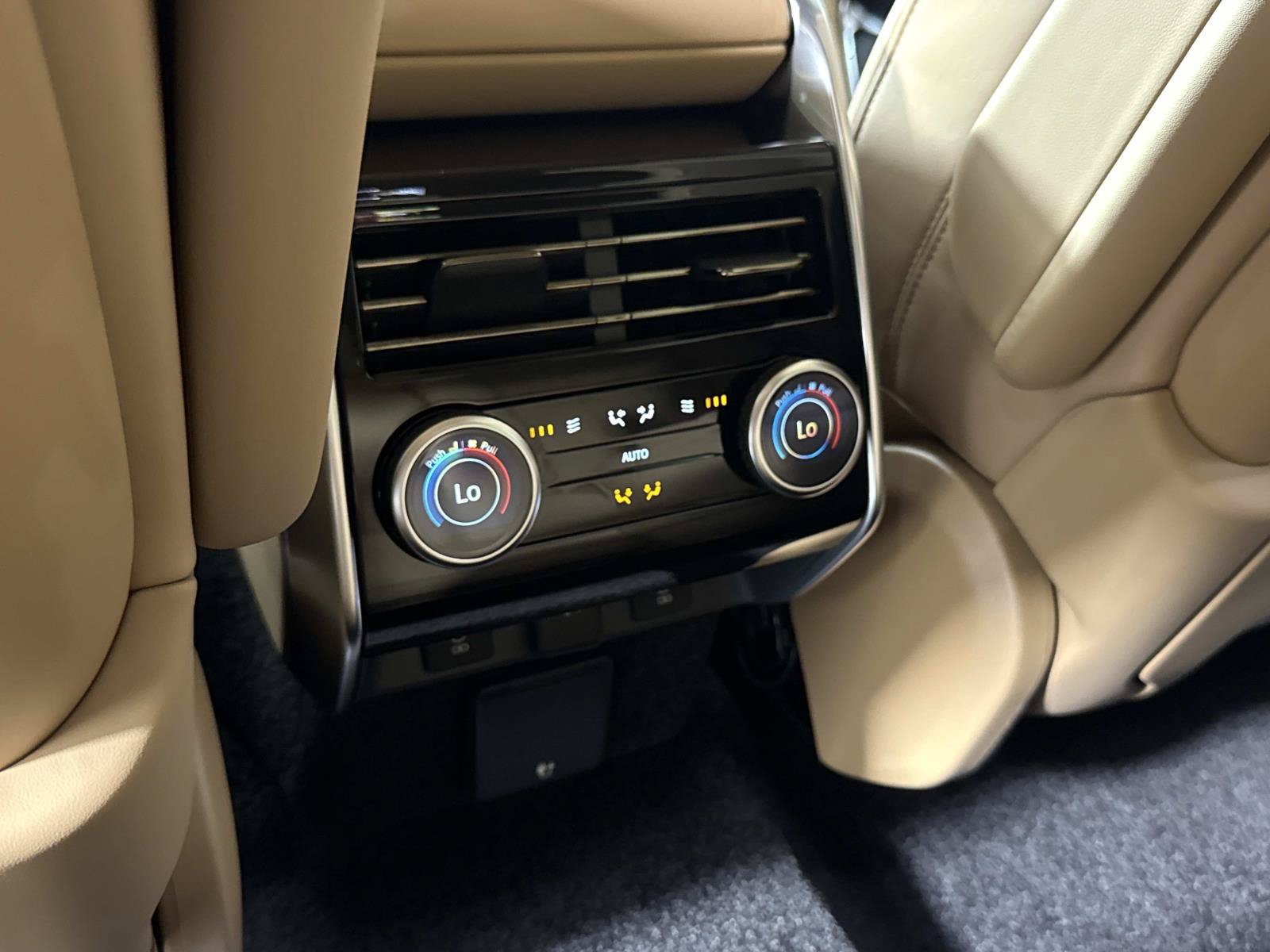 New 2026 Land Rover Range Rover Autobiography AWD/4WD image 16