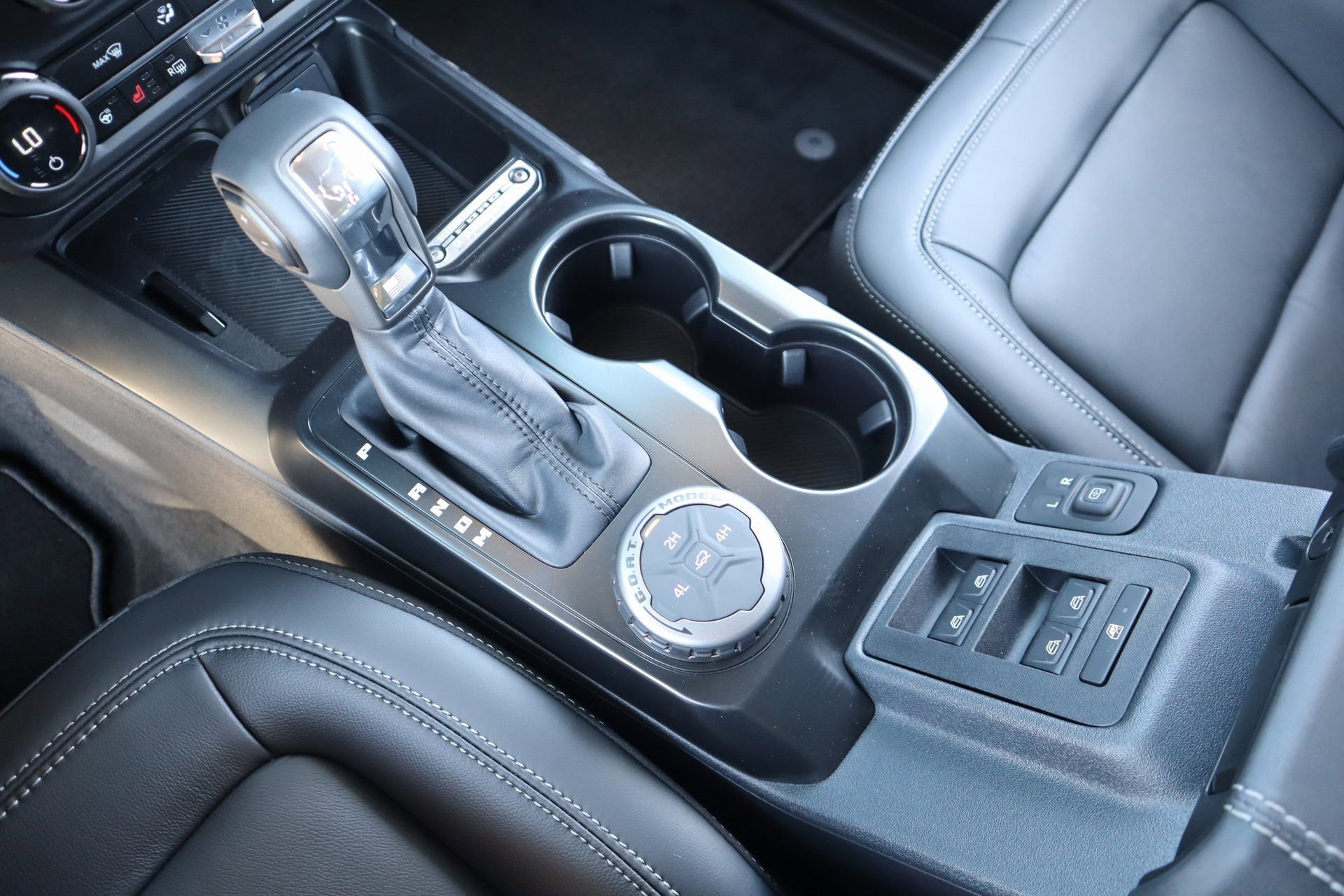 New 2025 Ford Bronco Outer Banks image 9