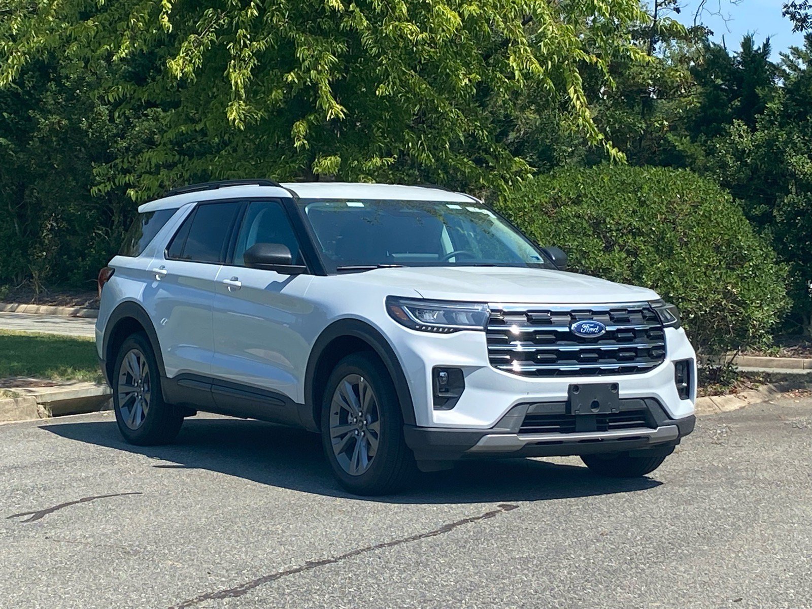 Used 2026 Ford Explorer Active w/ Active Comfort Package AWD/4WD image 2