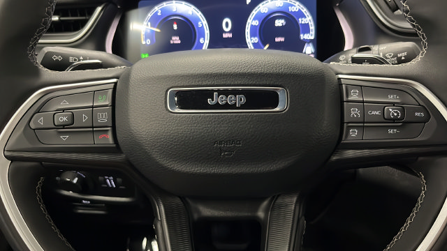 Used 2025 Jeep Grand Cherokee L Altitude AWD/4WD image 16