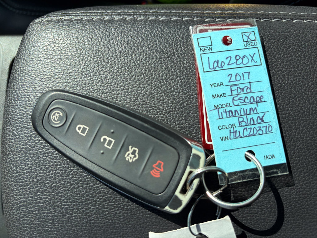 Used 2017 Ford Escape Titanium AWD/4WD image 15