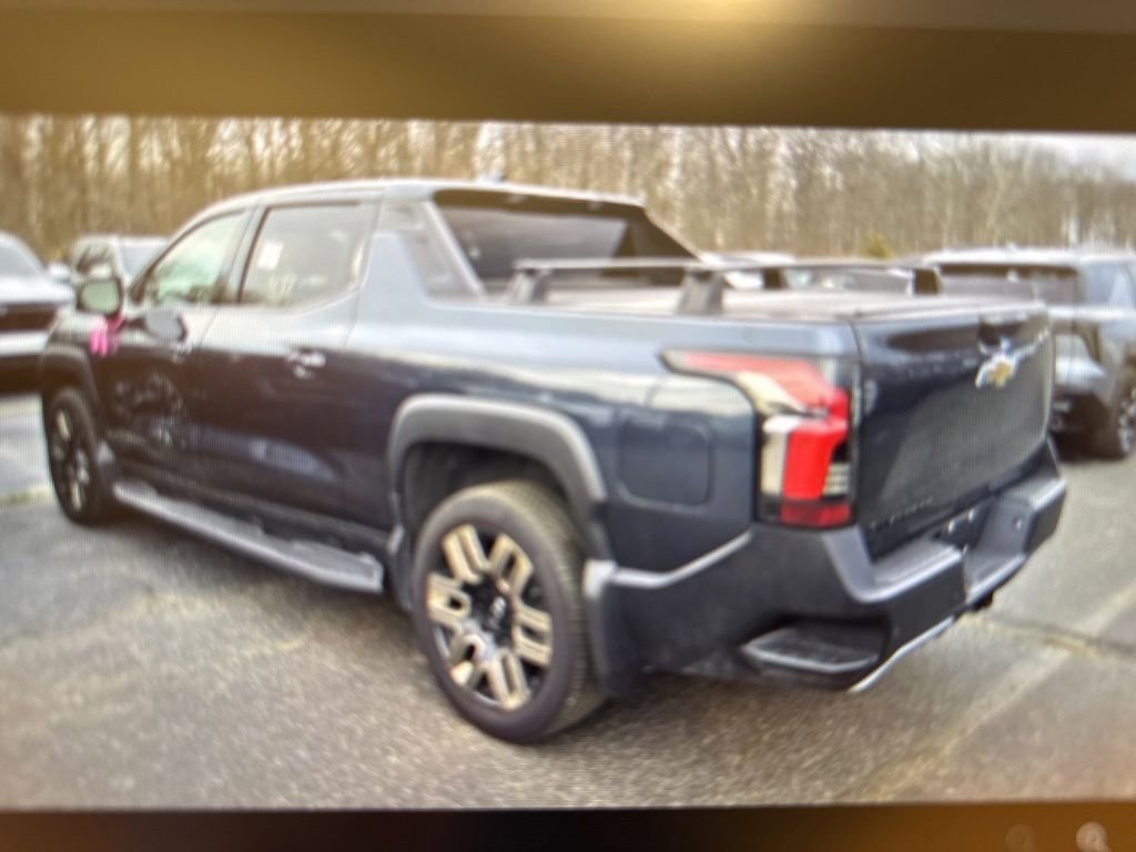 Used 2026 Chevrolet Silverado EV LT AWD/4WD image 2