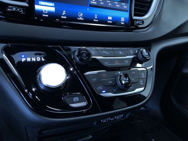 Used 2025 Chrysler Pacifica Select FWD image 30