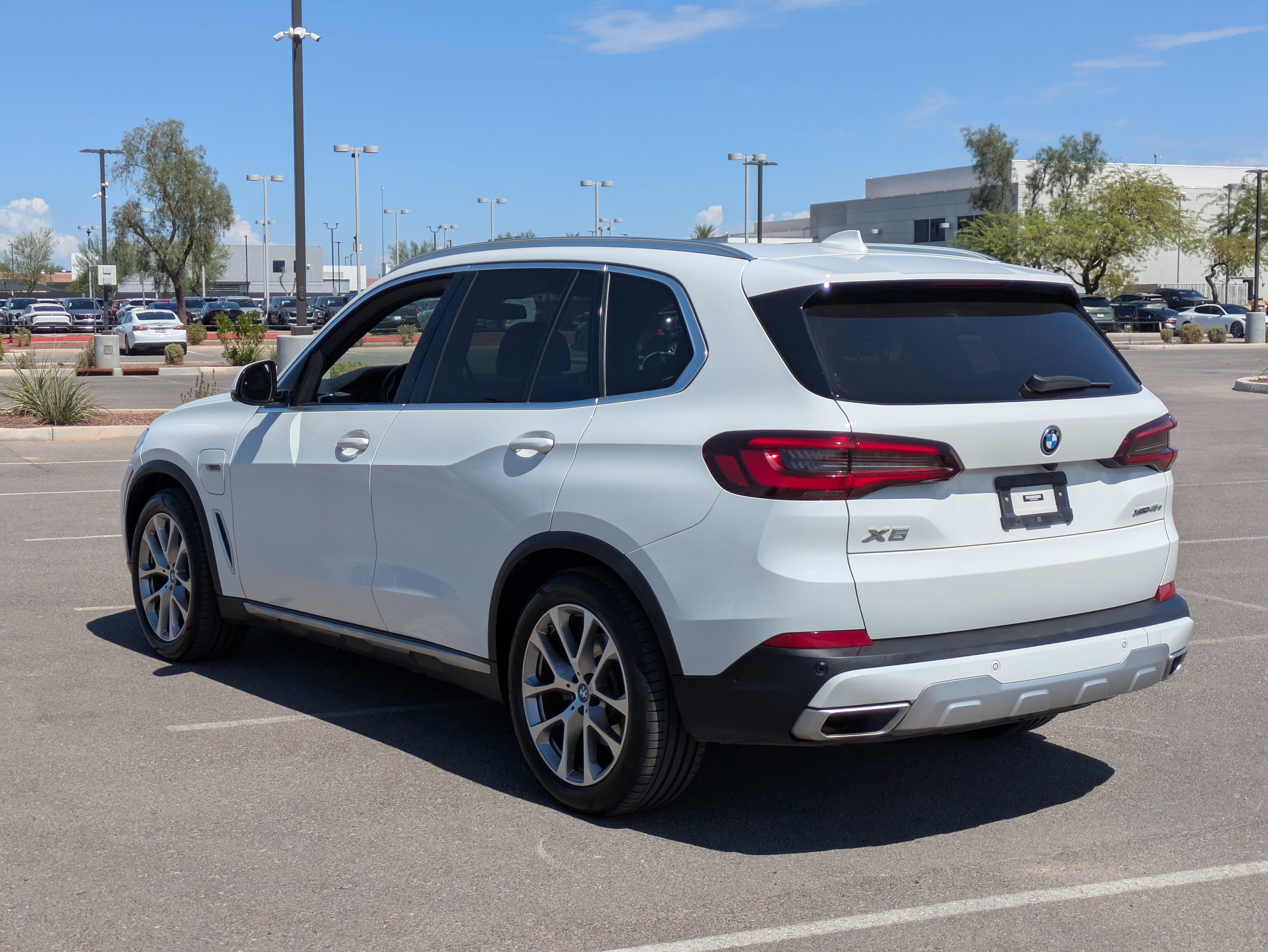 Used 2022 BMW X5 xDrive45e w/ Climate Comfort Package image 3