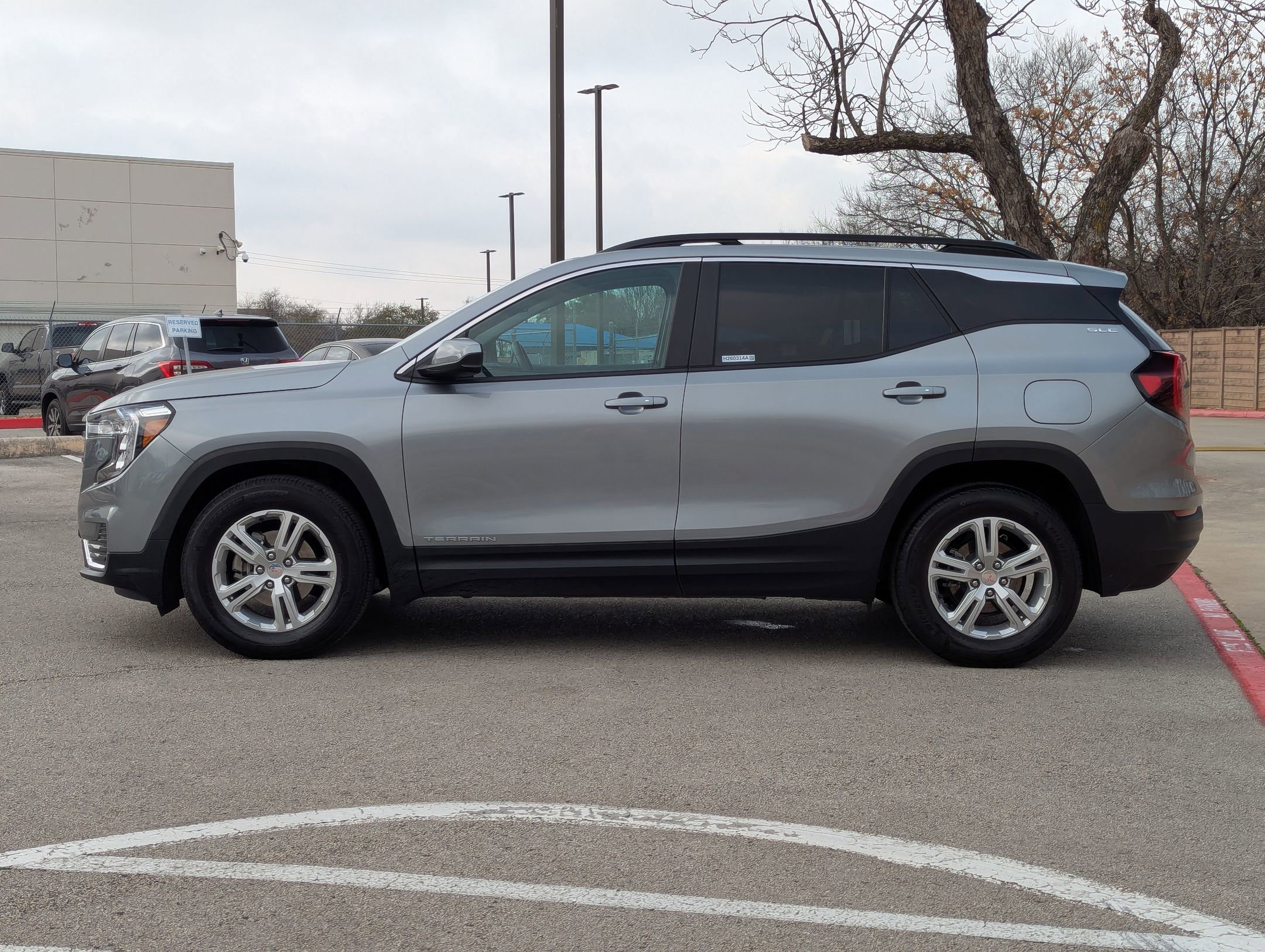 Used 2024 GMC Terrain SLE w/ Driver Convenience Package image 7