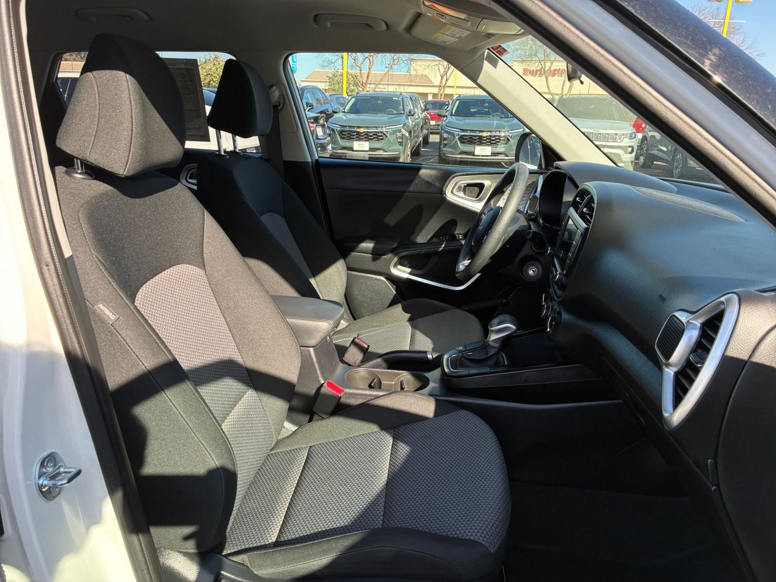 Used 2025 Kia Soul LX w/ LX Technology Package image 32