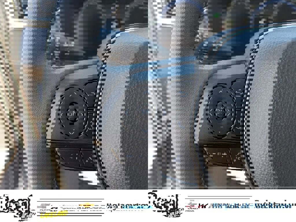 Used 2025 Toyota RAV4 Limited image 28