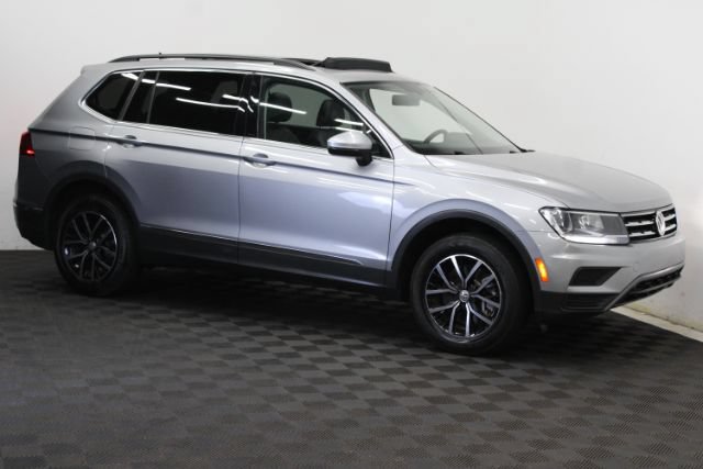Used 2021 Volkswagen Tiguan SE w/ Panoramic Sunroof Package FWD image 1