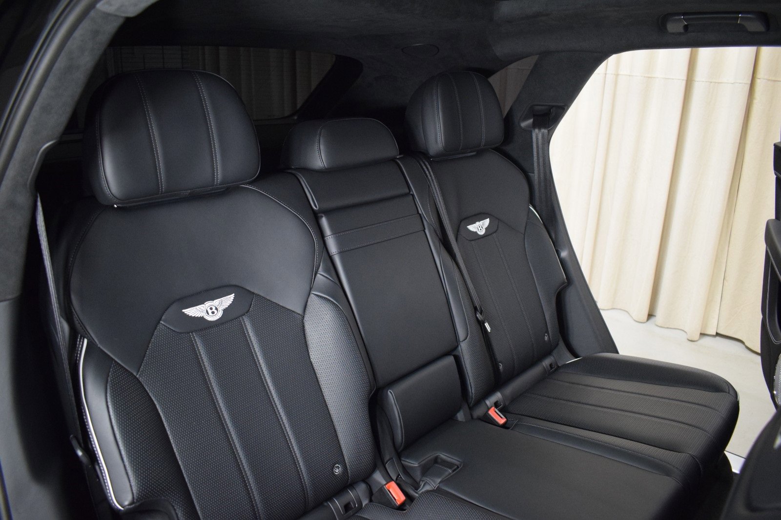 Used 2023 Bentley Bentayga image 19