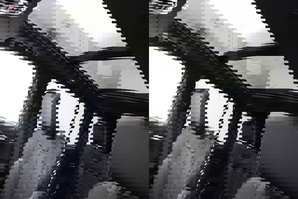 Used 2023 Jeep Grand Cherokee Overland w/ Advanced Protech Group III AWD/4WD image 17