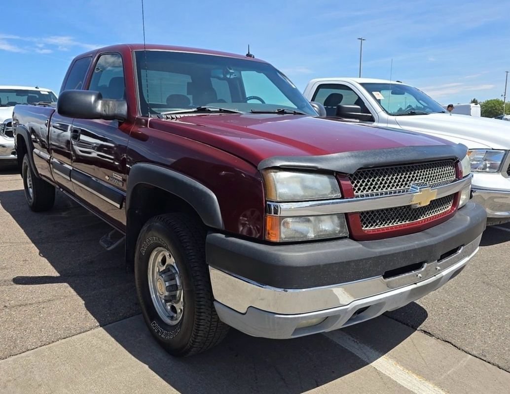 Used 2003 Chevrolet Silverado 2500 LT w/ Skid Plate Package AWD/4WD image 2