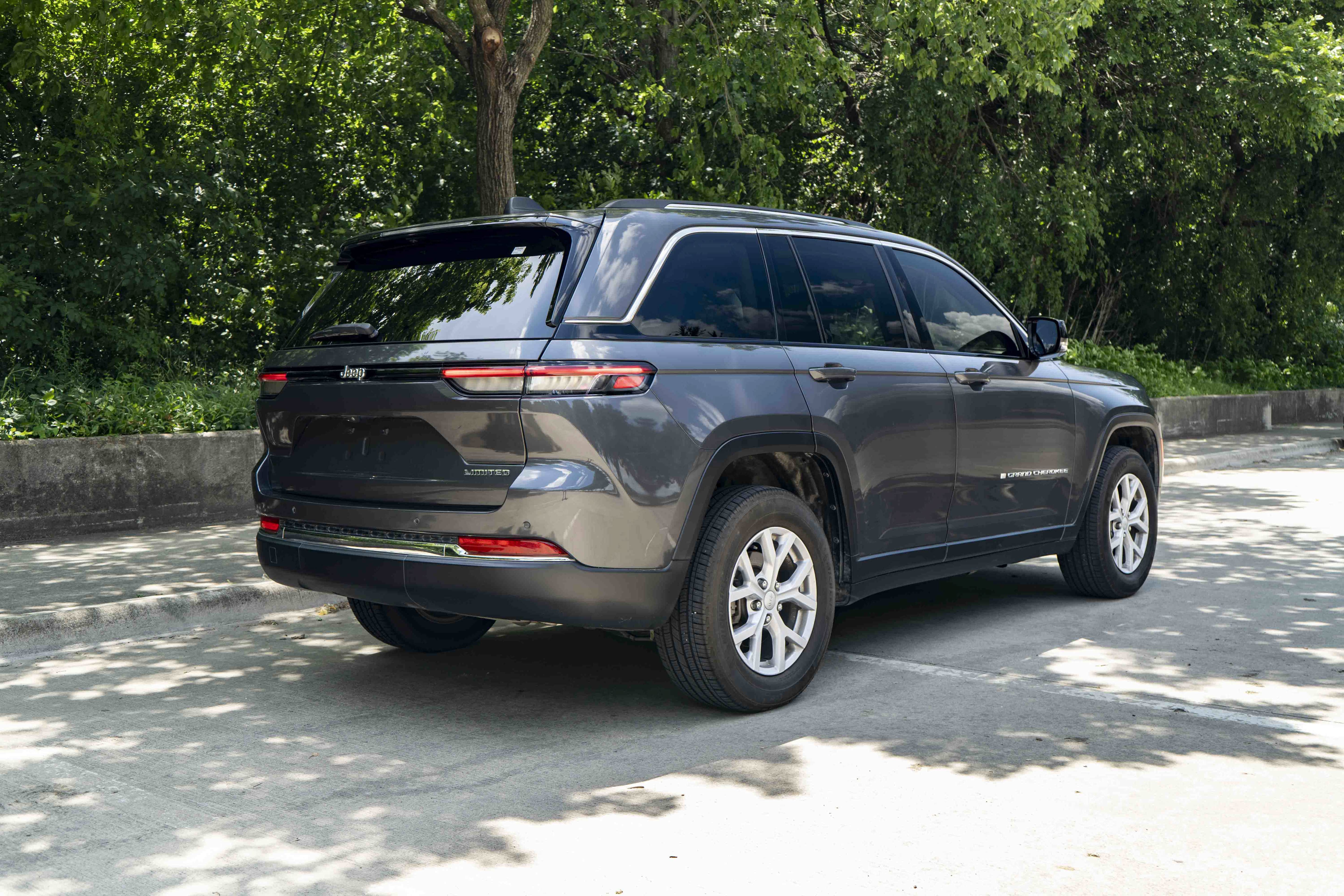 Used 2022 Jeep Grand Cherokee Limited RWD image 8
