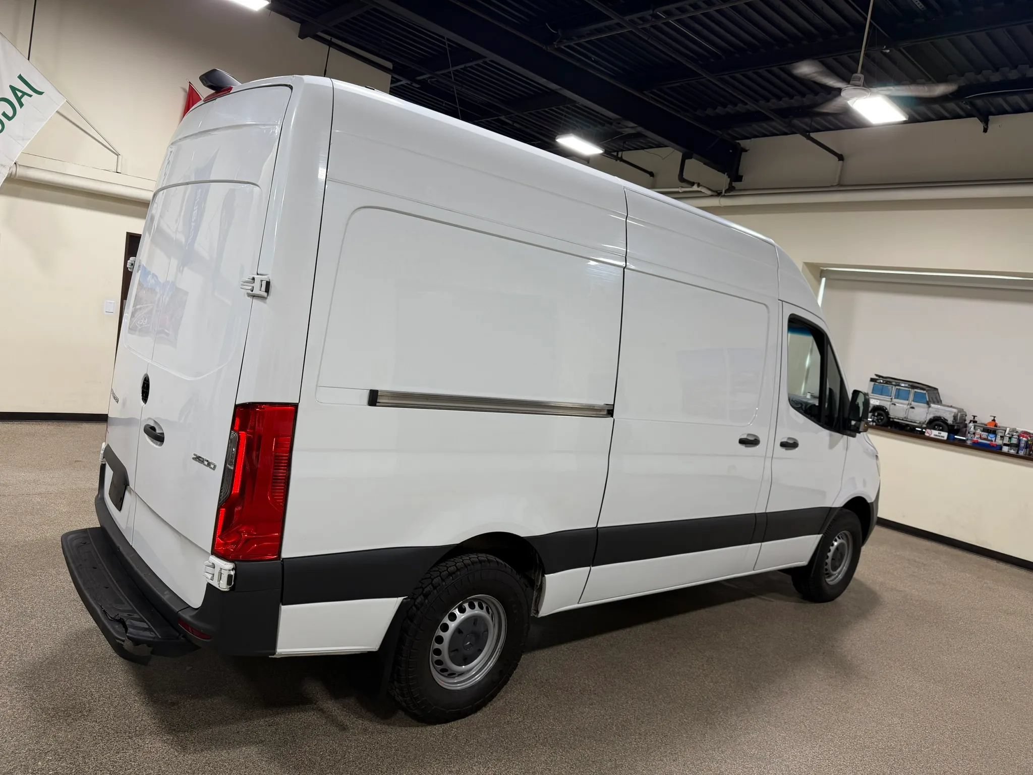 Used 2020 Mercedes-Benz Sprinter 2500 image 15