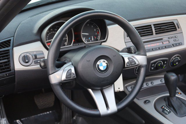 Used 2004 BMW Z4 2.5i RWD image 24