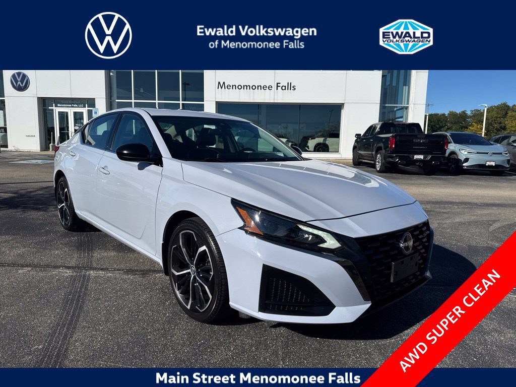 Used 2024 Nissan Altima 2.5 SR AWD/4WD image 1