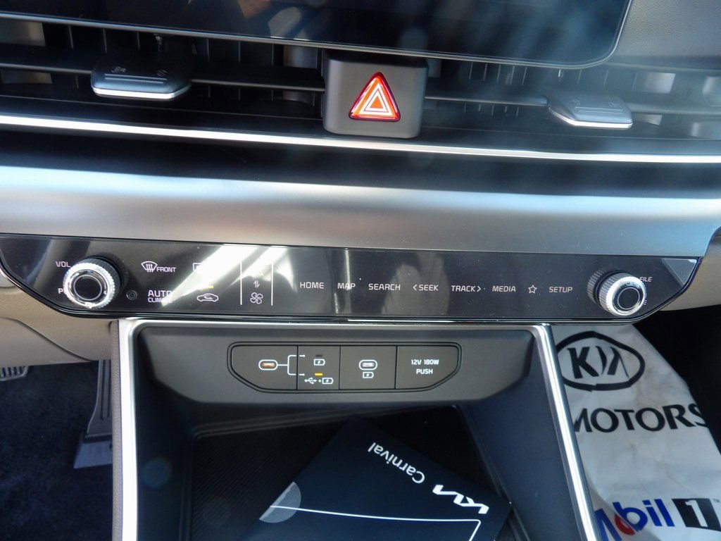 New 2026 Kia Carnival FWD image 18
