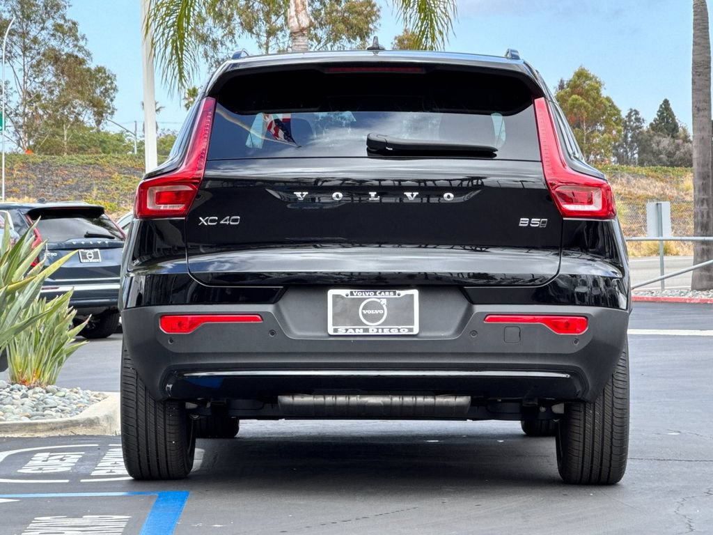 New 2026 Volvo XC40 B5 Core w/ Climate Package AWD/4WD image 4