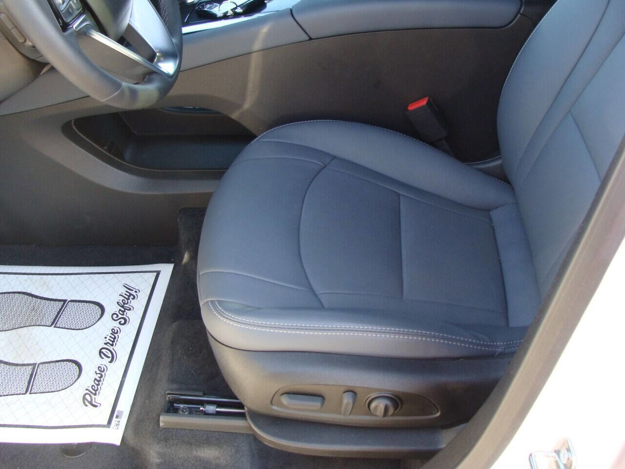 Used 2023 Buick Enclave Essence w/ Experience Buick Package image 13