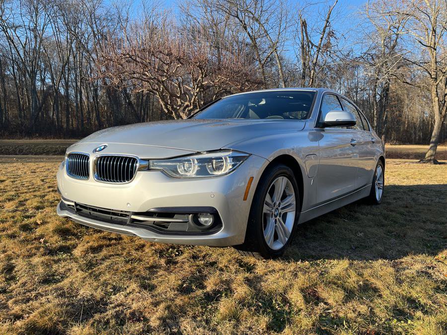 Used 2017 BMW 330e w/ Technology Package RWD image 21