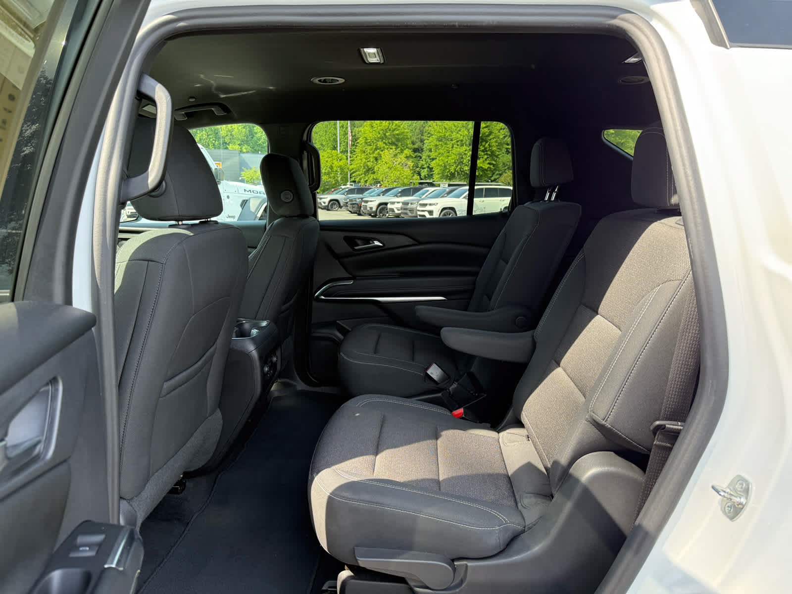 Used 2024 Chevrolet Traverse LT FWD image 25