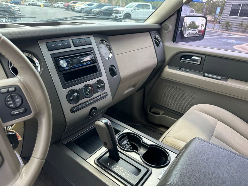 Used 2010 Ford Expedition XLT image 14